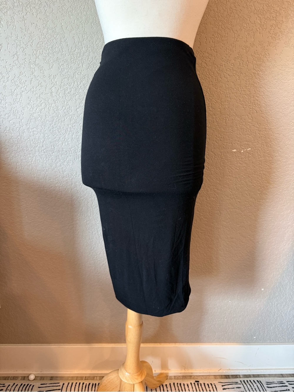 Forever 21 Contemporary Black Stretch Knit Midi Pencil Skirt S